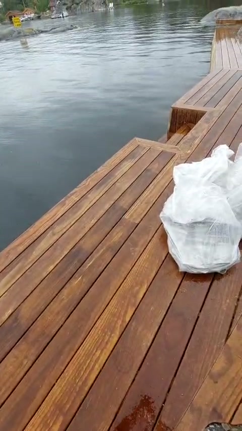 Ferdig trebrygge i skjærgården